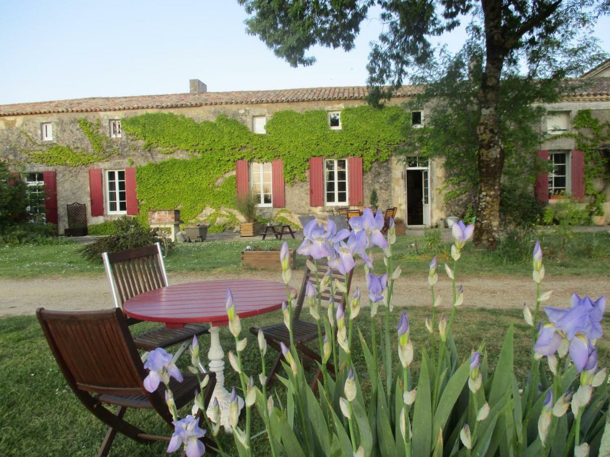 Villa Logis De Bois Roche Saint-Bonnet-sur-Gironde Exterior foto